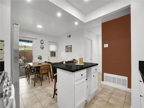 1795 W Glenoaks Avenue, Anaheim, CA