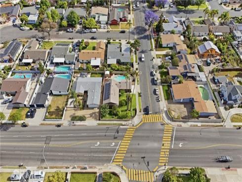 1946 W Broadway , Anaheim, CA