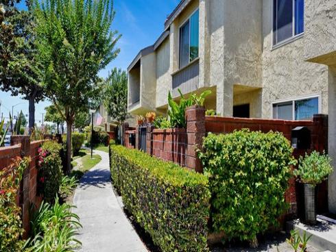 1013 W. Orangewood