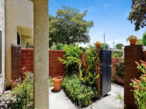 1013 W Orangewood , Anaheim, CA