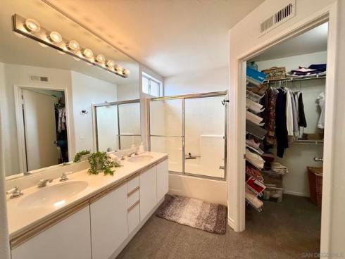 992 S Country Glen Way , Anaheim, CA