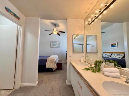 992 S Country Glen Way , Anaheim, CA