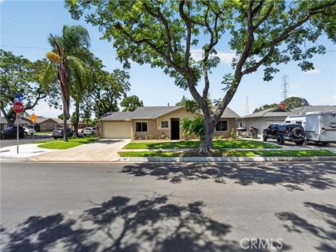 1587 W Kimberly   Avenue, Anaheim, CA