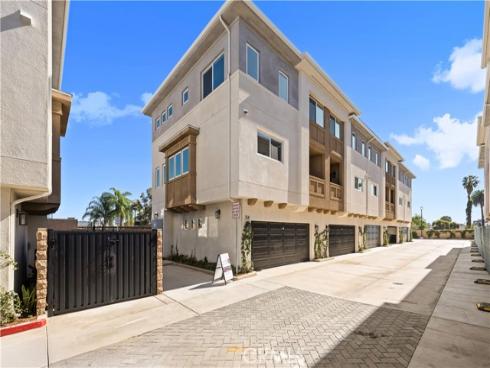 7692  9th  106  Street, Buena Park, CA