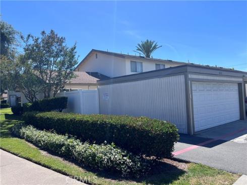 8221  Ginnis Green  , Buena Park, CA
