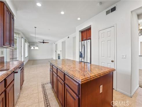 28  Lakeside  , Buena Park, CA