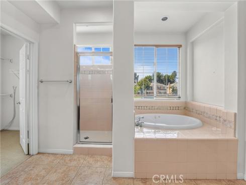 28  Lakeside  , Buena Park, CA