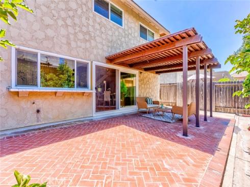 8237  Henshaw  , Buena Park, CA