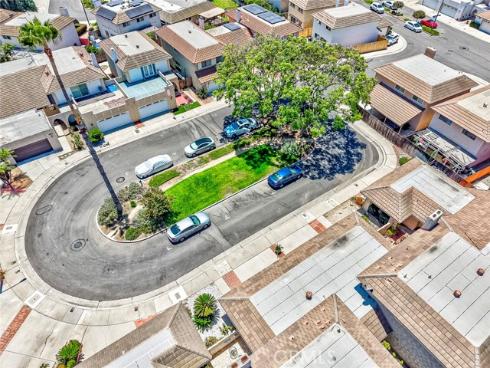 8237  Henshaw  , Buena Park, CA