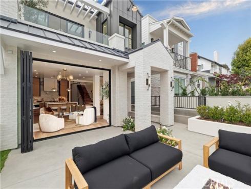 715  Poinsettia  , Corona del Mar, CA