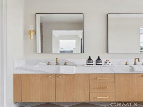 715  Poinsettia  , Corona del Mar, CA