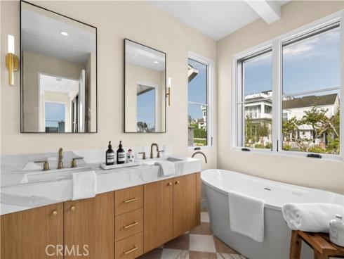 715  Poinsettia  , Corona del Mar, CA