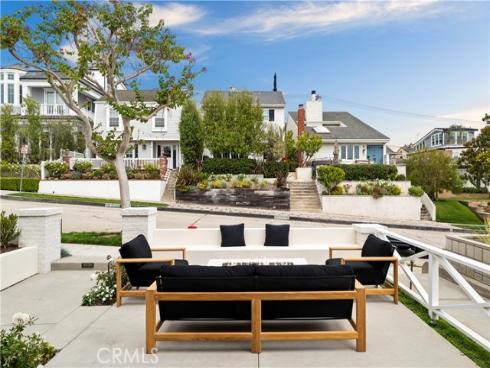715  Poinsettia  , Corona del Mar, CA