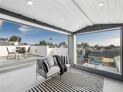715  Poinsettia  , Corona del Mar, CA