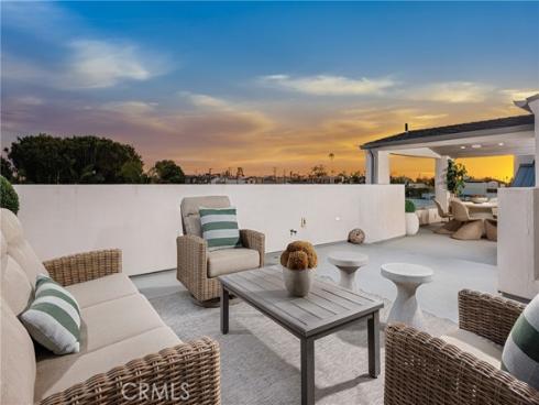 408 Poinsettia Avenue, Corona del Mar, CA