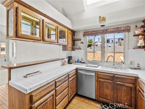 700  Goldenrod  , Corona del Mar, CA