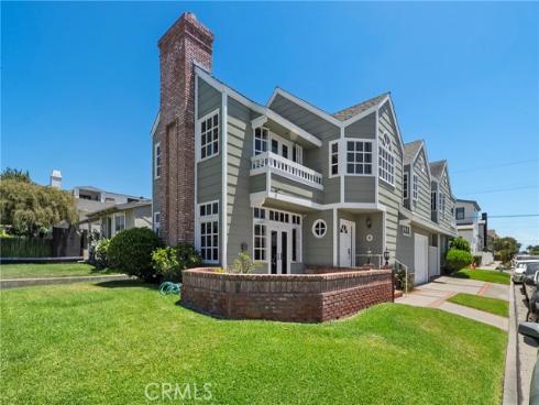 700  Goldenrod  , Corona del Mar, CA