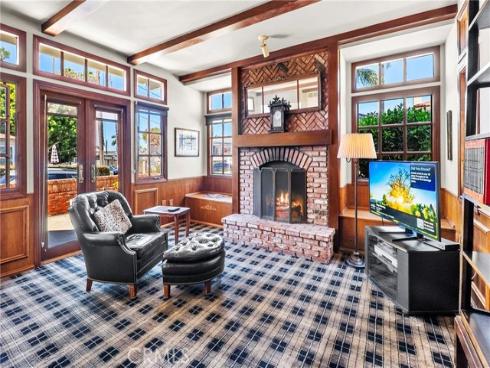 700  Goldenrod  , Corona del Mar, CA