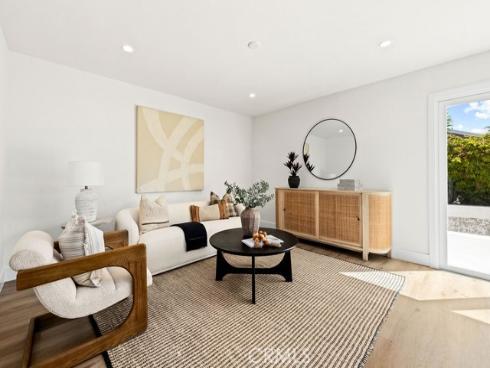 937  Carnation  , Costa Mesa, CA