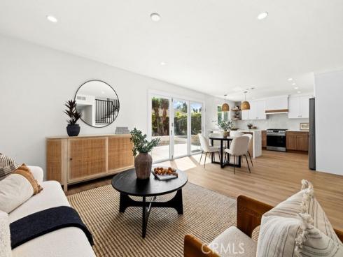 937  Carnation  , Costa Mesa, CA