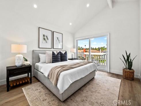 937  Carnation  , Costa Mesa, CA