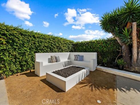 937  Carnation  , Costa Mesa, CA