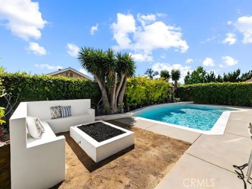 937  Carnation  , Costa Mesa, CA
