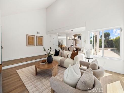 937  Carnation  , Costa Mesa, CA