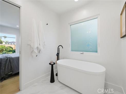 2952  Java   Road, Costa Mesa, CA