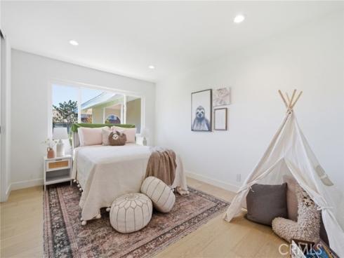 2952  Java   Road, Costa Mesa, CA