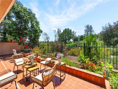 137  The Masters Circle  , Costa Mesa, CA