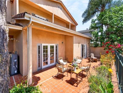 137  The Masters Circle  , Costa Mesa, CA