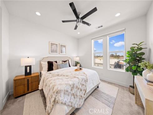645 W 17th  , Costa Mesa, CA