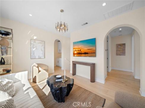2573  Elden  D  Avenue, Costa Mesa, CA