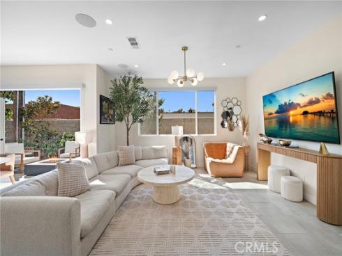 2573  Elden  D  Avenue, Costa Mesa, CA