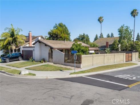 1099  Salinas  , Costa Mesa, CA
