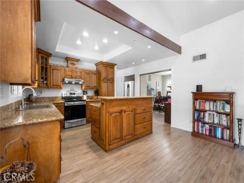 1099  Salinas  , Costa Mesa, CA
