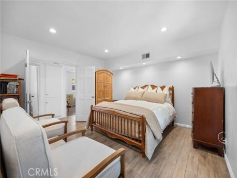 1099  Salinas  , Costa Mesa, CA