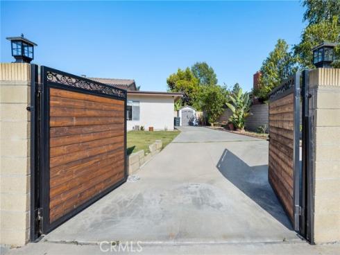 1099  Salinas  , Costa Mesa, CA