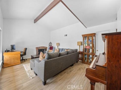 1099  Salinas  , Costa Mesa, CA