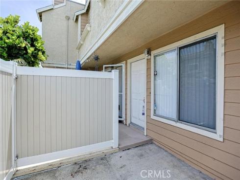 290  Victoria  29 (F8)  Street, Costa Mesa, CA