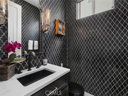 273  Mesa  , Costa Mesa, CA