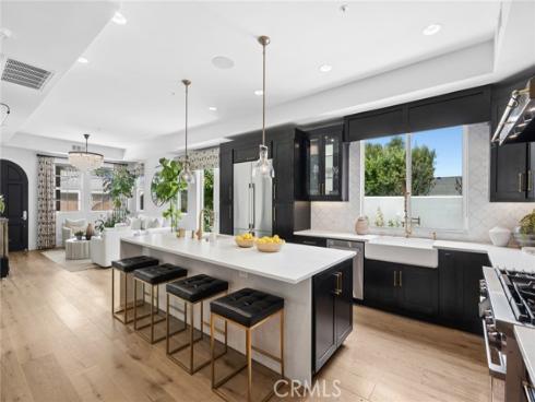 273  Mesa  , Costa Mesa, CA