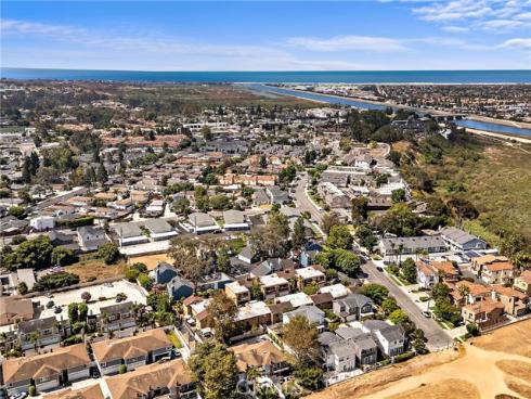 2286  Pacific  D , Costa Mesa, CA