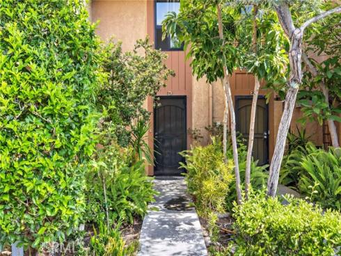 2286  Pacific  D , Costa Mesa, CA