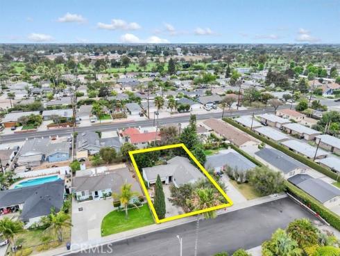 674  Capital  , Costa Mesa, CA