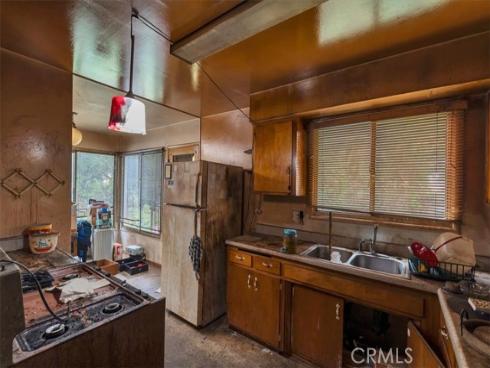 674  Capital  , Costa Mesa, CA