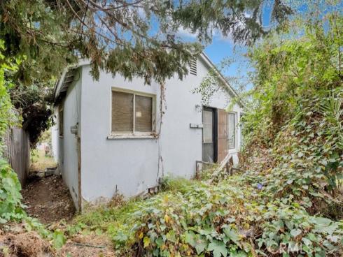 674  Capital  , Costa Mesa, CA