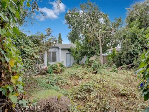 674  Capital  , Costa Mesa, CA
