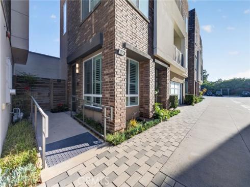821 Brickyard , Costa Mesa, CA